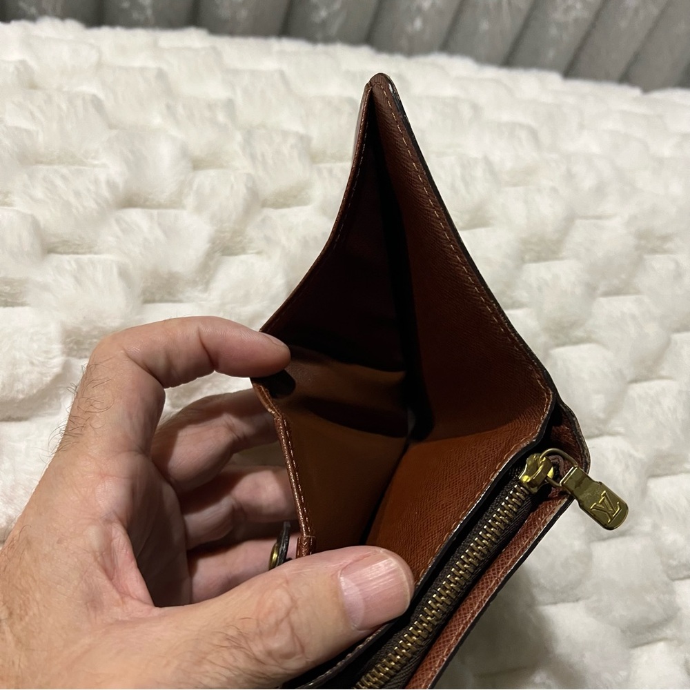 Louis Vuitton Compact Zippy Monogram Bifold Wallet - Picture 10 of 16